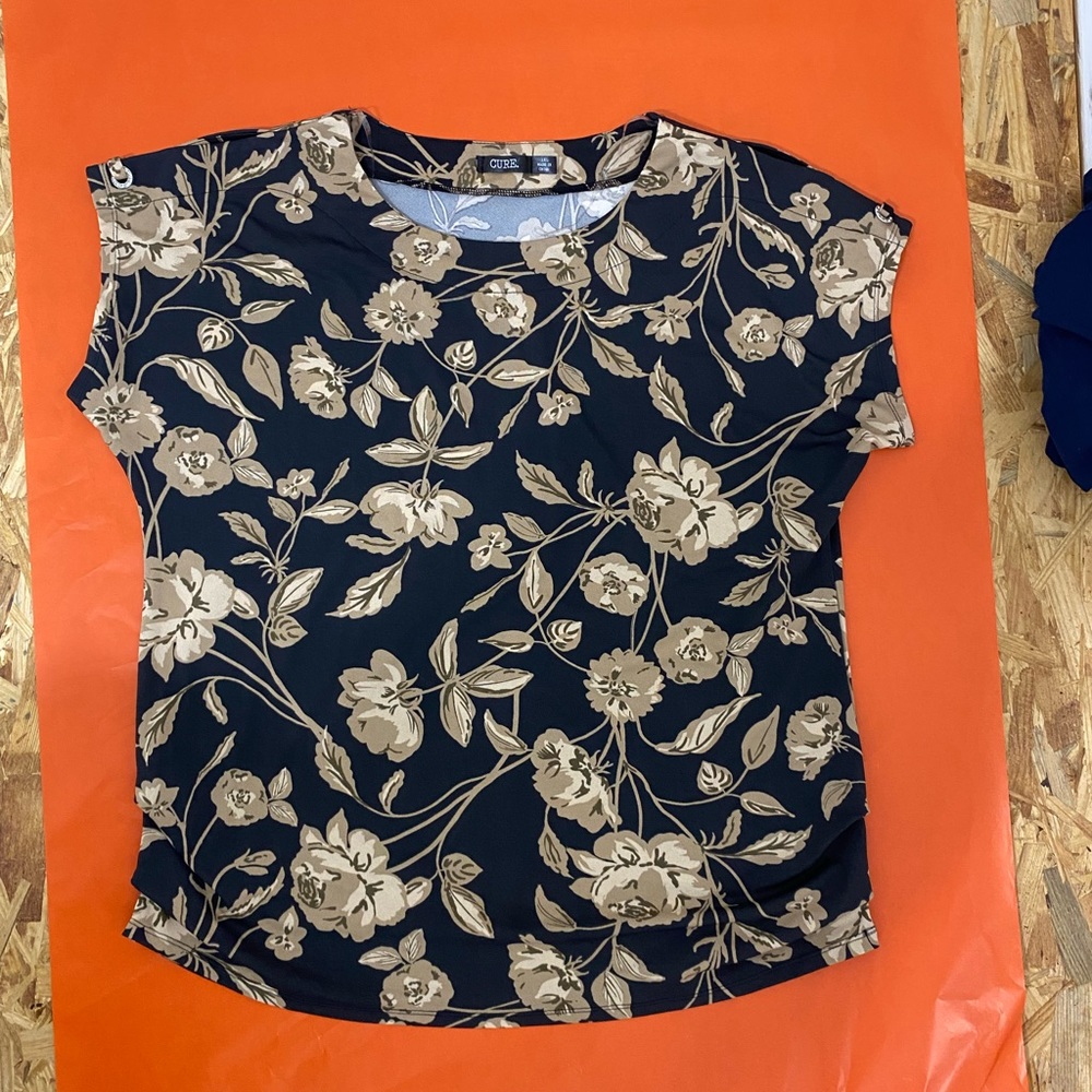 Pretty women blouse black and flower pattern size 1X
